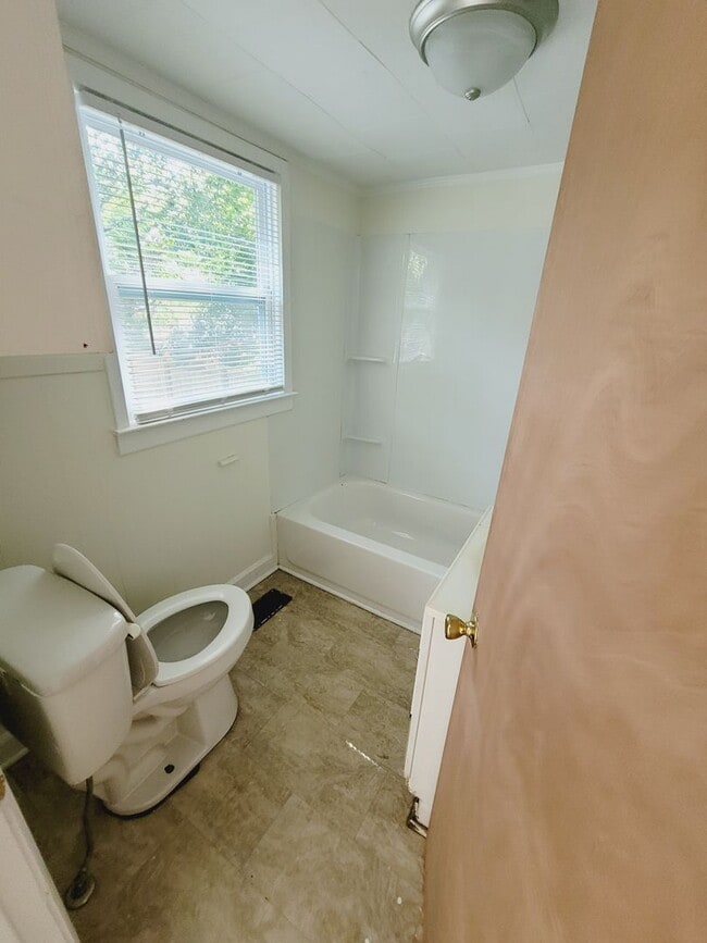 Building Photo - 2 bedroom in the heart of Gastonia