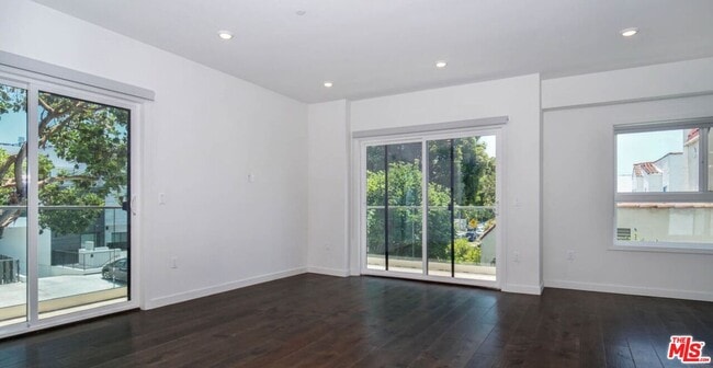 Building Photo - 849 N Alta Vista Blvd