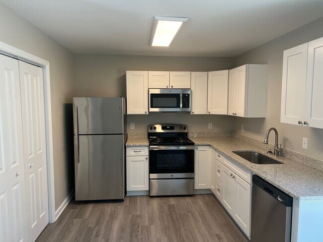Building Photo - 507 E Mills Dr