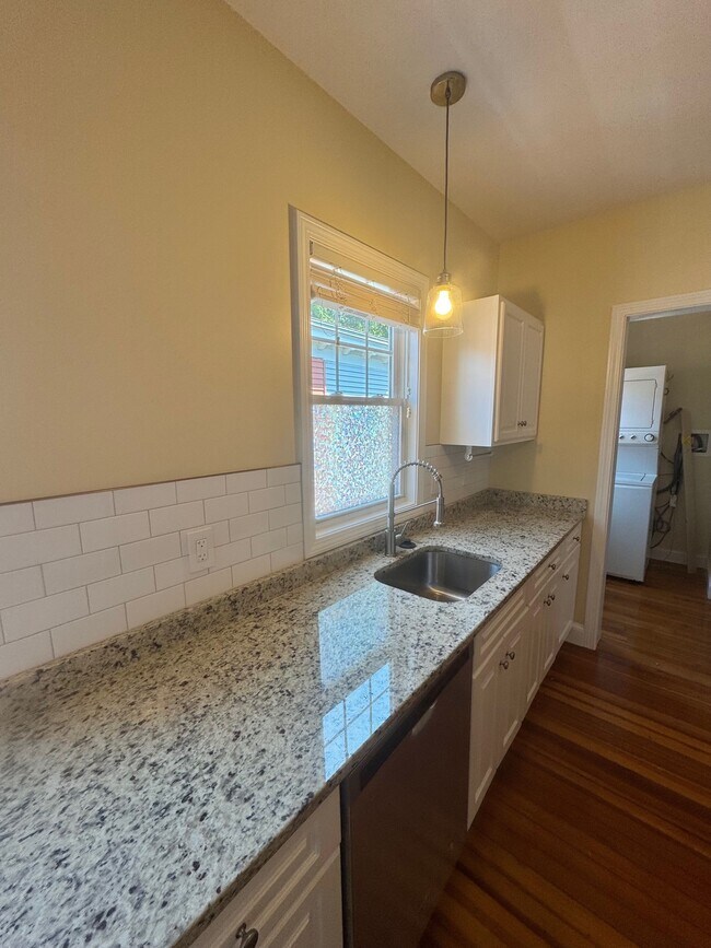 Building Photo - 86 Morrison Ave