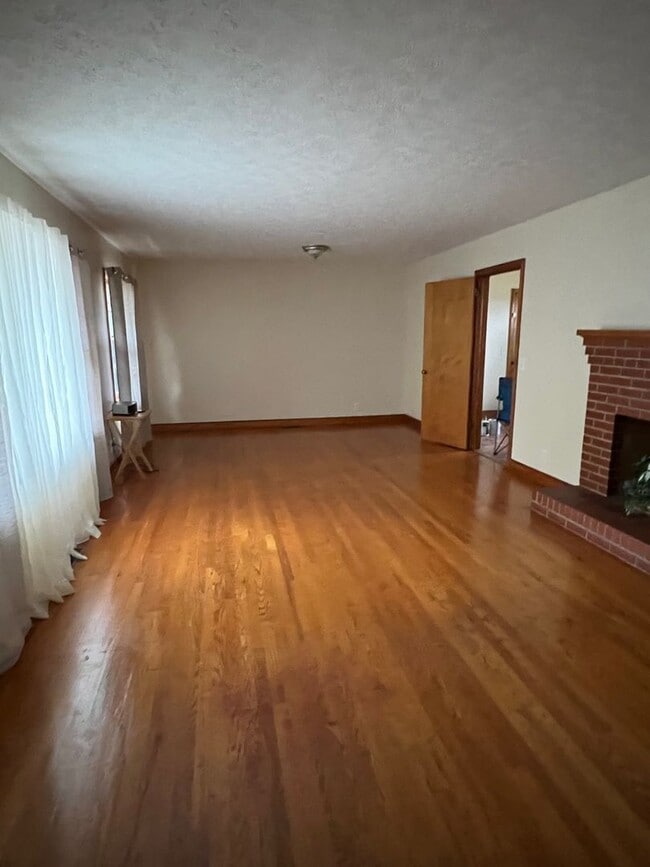 Building Photo - 2 bedroom/2.5 bath Condo Kingsport, TN