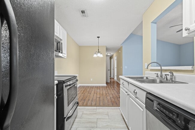 Building Photo - 527 3rd Loop Rd