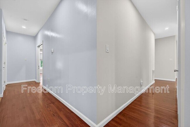Building Photo - 8513 Thomas Dr