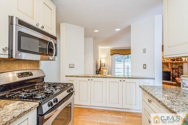 Building Photo - 67 Carriage Pl