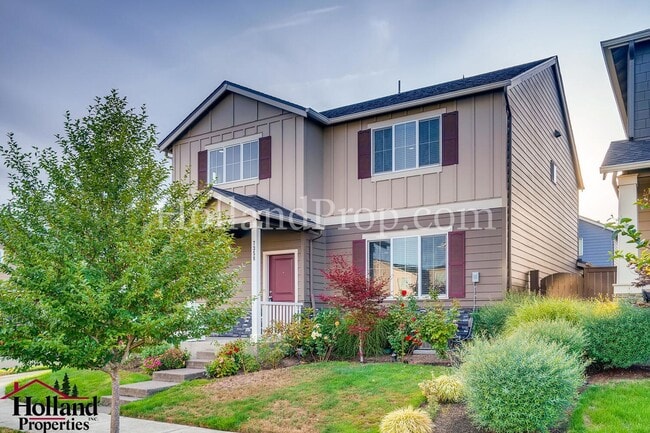 Building Photo - Charming 4-Bedroom Home Near Parks and Tra...
