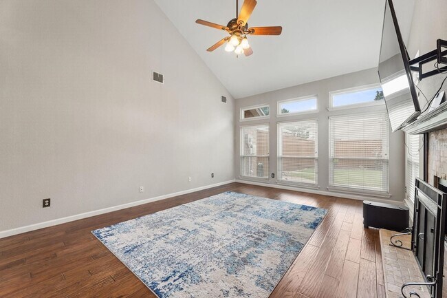 Building Photo - 10713 Alexandria Dr