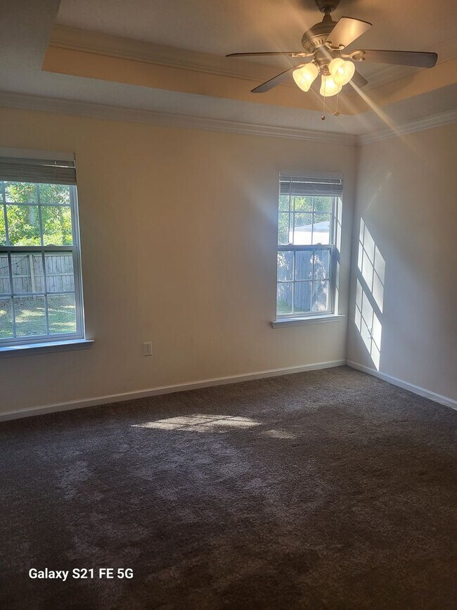 Building Photo - Beautiful 3/2 Near Moody Air Force Base; O...