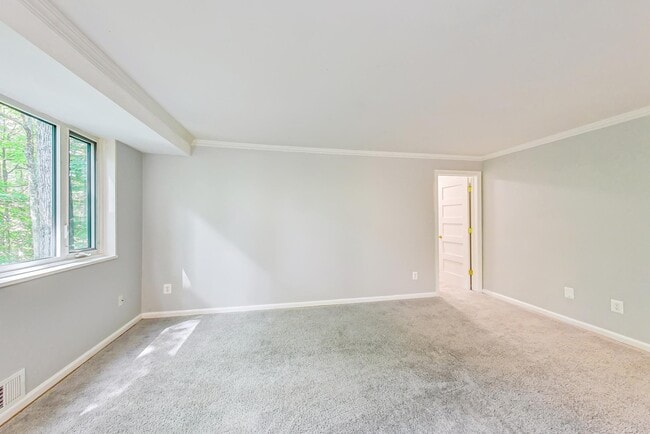 Building Photo - 10501 Montrose Ave