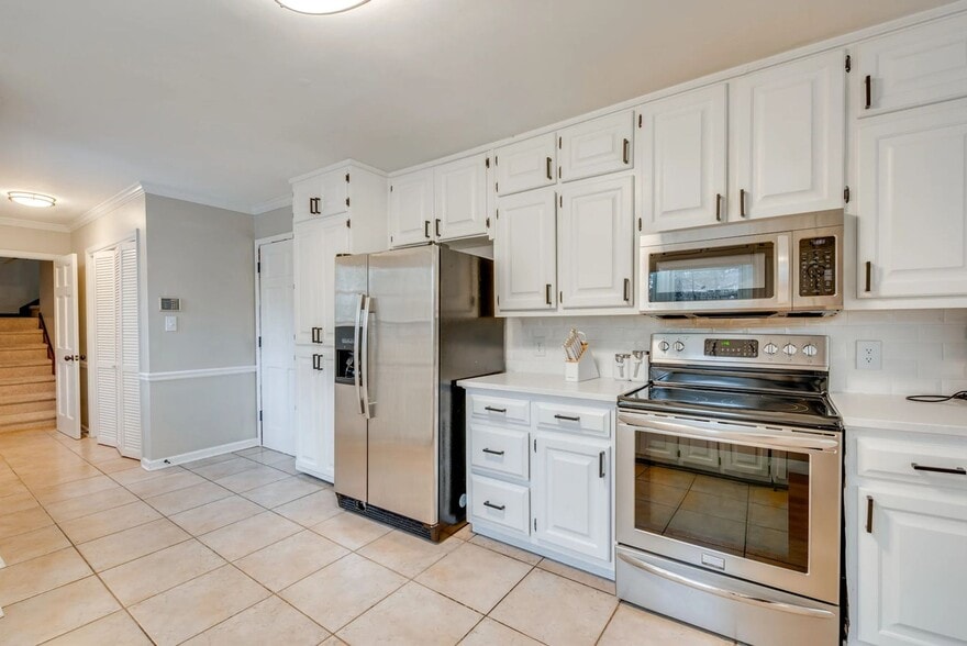 Building Photo - 2093 Breconridge Dr S W