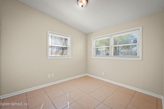 Building Photo - 909 Westgate Dr