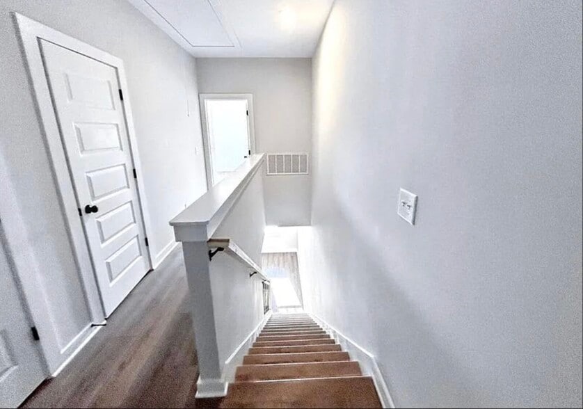 Building Photo - 1200 Windsor Sq