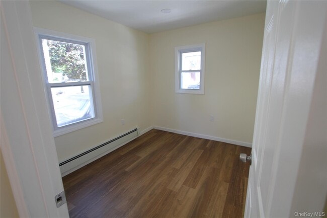 Building Photo - 12 Elm Ave