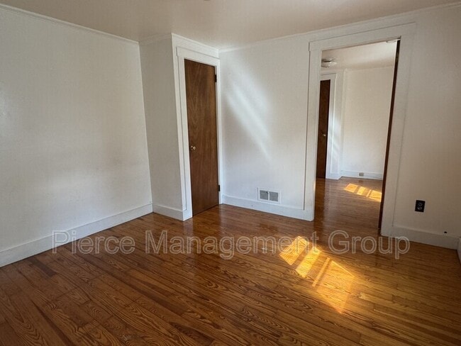 Building Photo - 26 Elm St