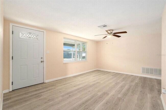 Building Photo - 7321 Parrot Dr