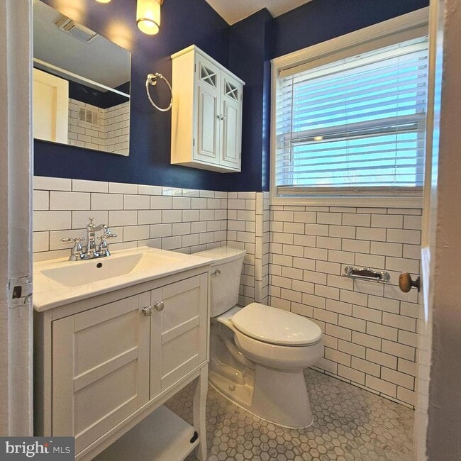 Building Photo - 2214 Arlington Terrace