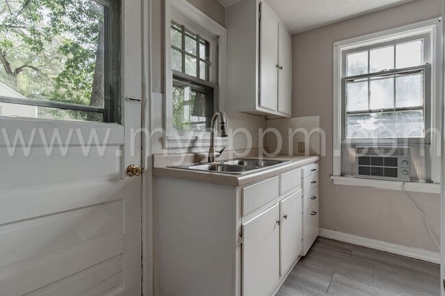 Building Photo - 2 Bedroom Home | Near Offutt Air Force Base