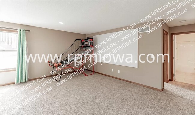 Building Photo - 1127 90th St