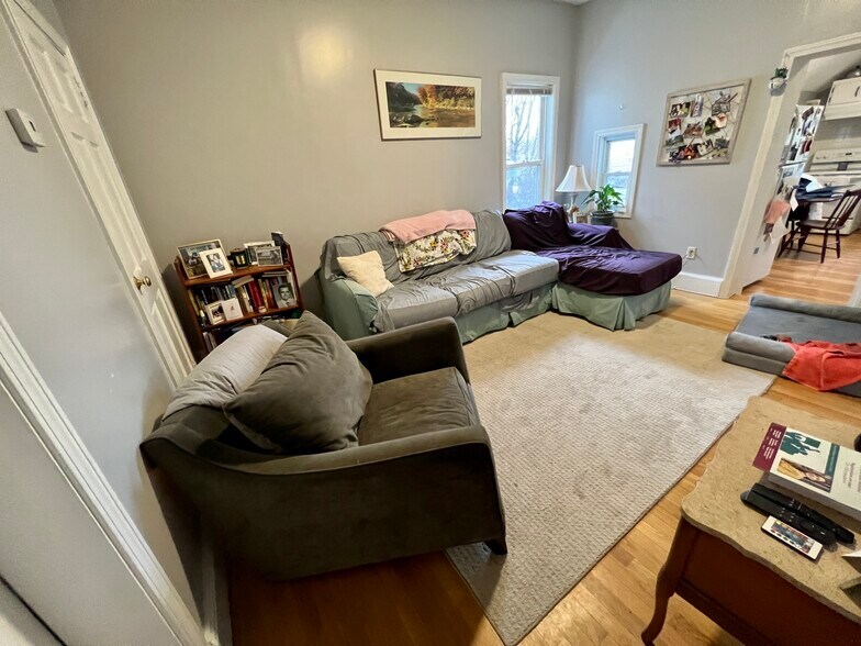 Building Photo - 117 Buttonwood St