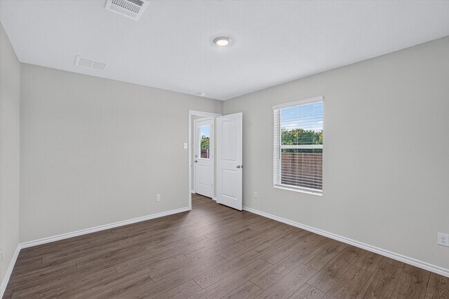 Building Photo - 1153 Northfield Dr