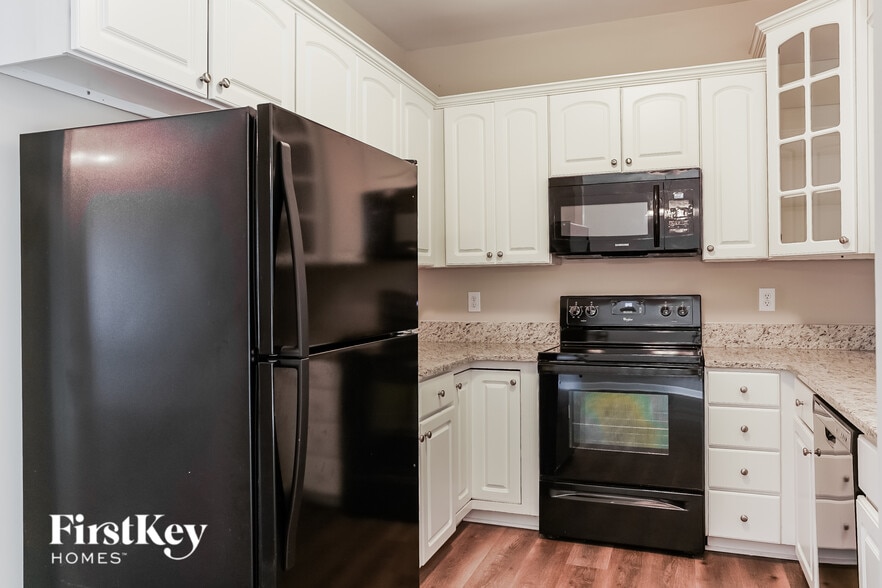 Building Photo - 1000 Caladium Dr