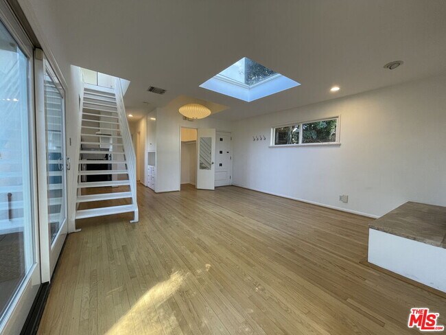 Building Photo - 6216 Temple Hill Dr