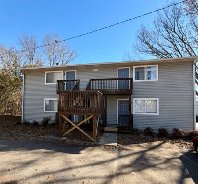 Building Photo - 1418 Riverview Rd