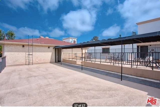 sun deck on roof - 11639 Chenault St