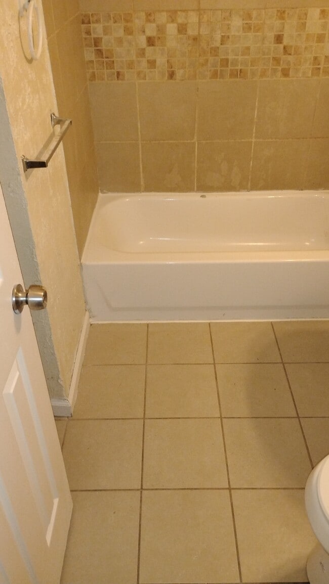 Building Photo - 5732 E 40th Terrace