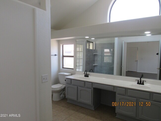 Building Photo - 4516 W Behrend Dr