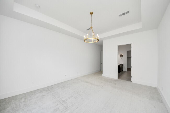 Building Photo - 10235 Forest Lake Dr