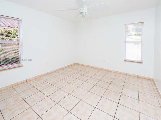 Building Photo - 10815 SW 145th Pl