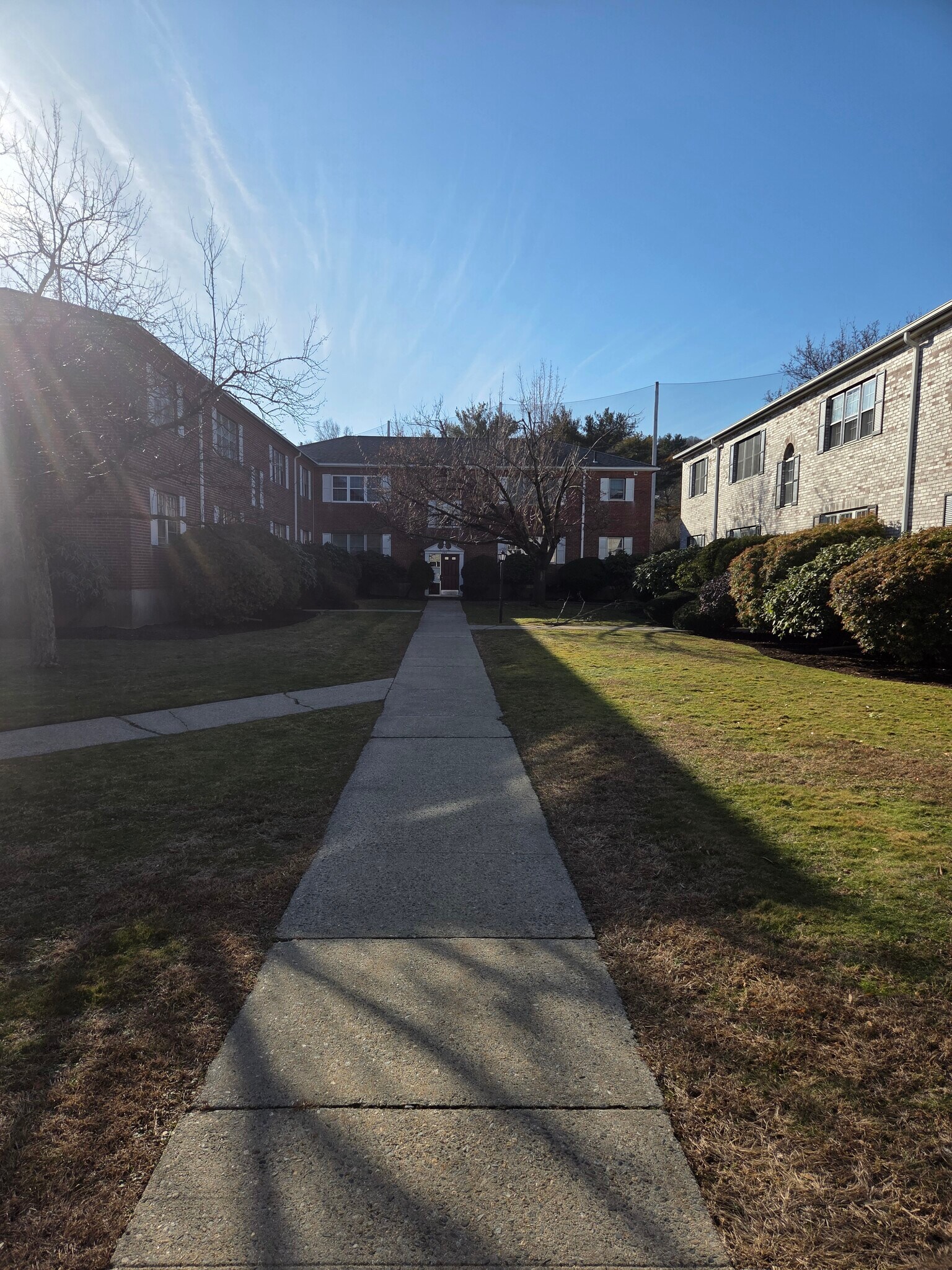 Building Photo - 190 Lake Shore Rd