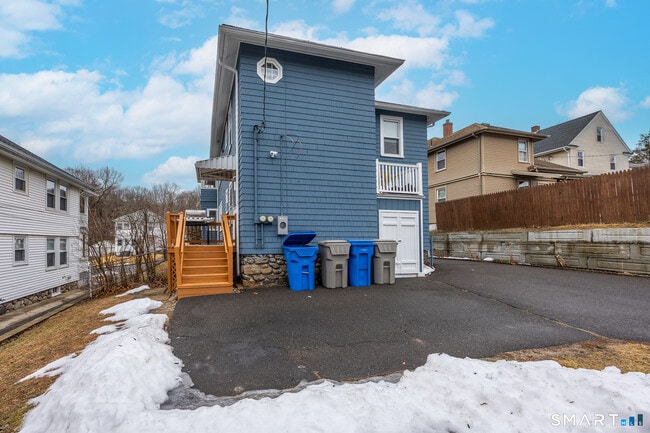 Building Photo - 87 Putnam St