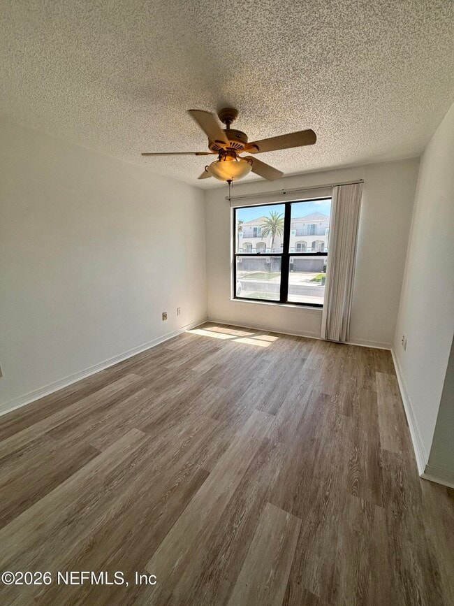 Building Photo - 221 6th St S