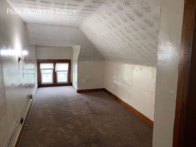 Building Photo - 293 E 14th Ave