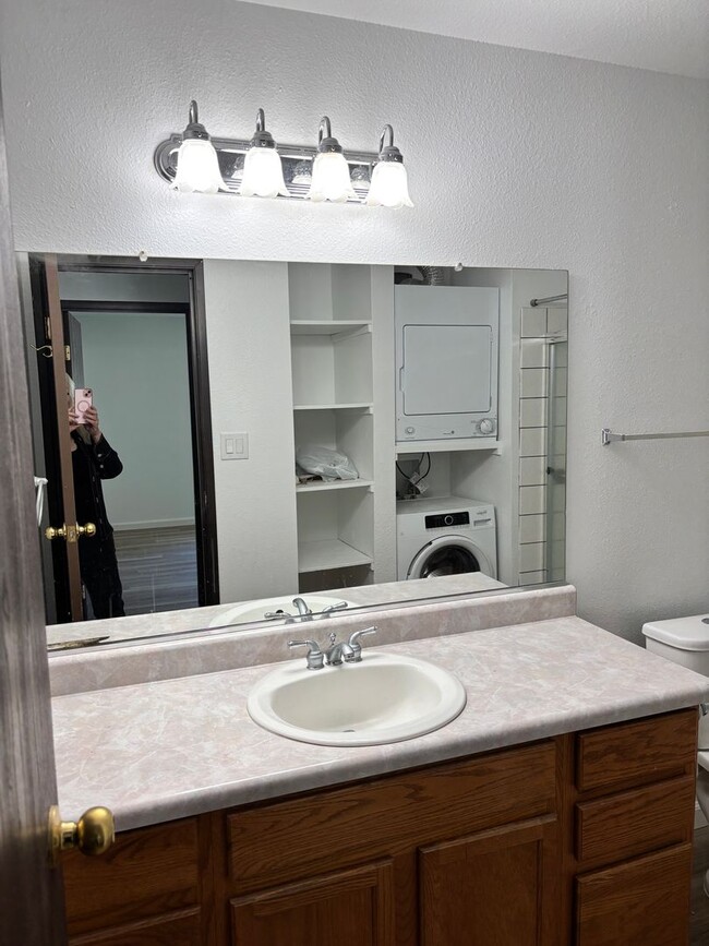 Building Photo - MOVE IN SPECIAL, 1/2 OFF 1ST MONTH RENT FO...
