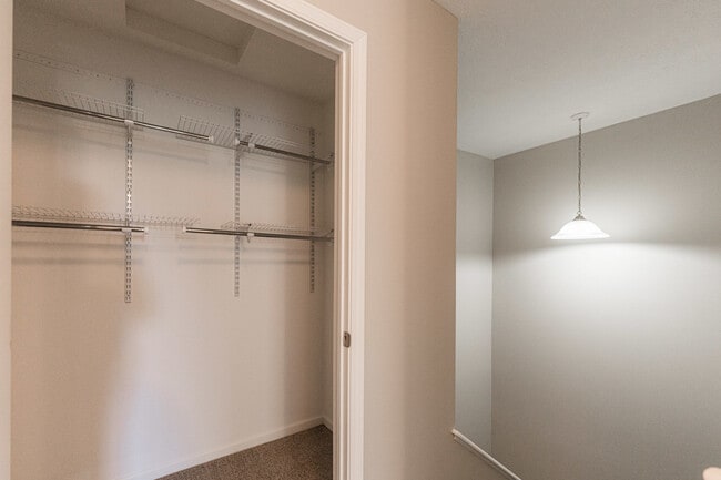 Building Photo - 639 Stonegate Dr