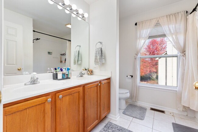 Building Photo - 9 Lake Plumleigh Ct