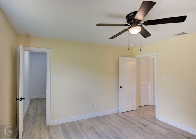 Building Photo - New New New