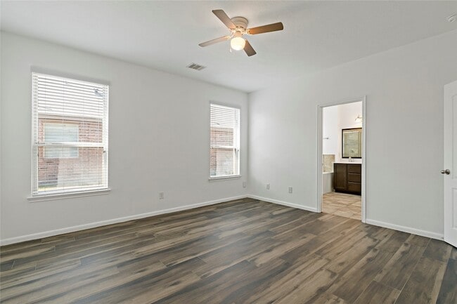 Building Photo - 25435 Autumn Woods Dr