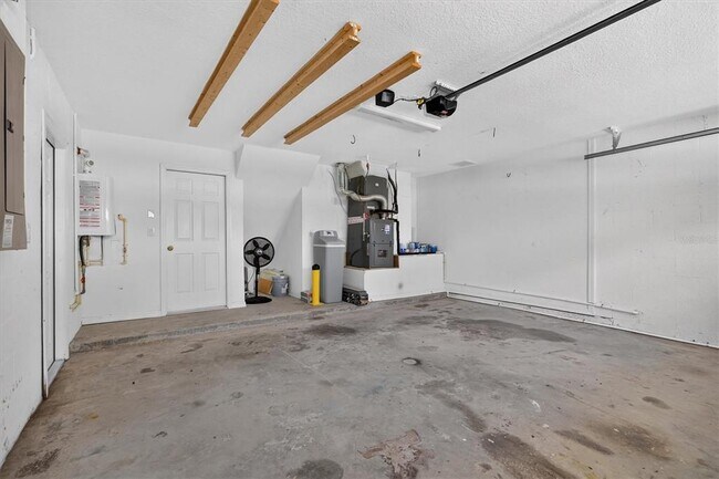 Building Photo - 10725 Banfield Dr