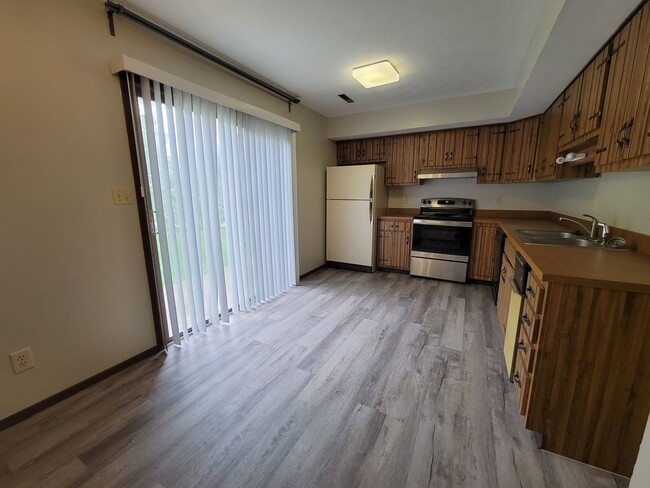 Building Photo - Near Med Center 2 Bedroom, 1.5 Bathroom To...