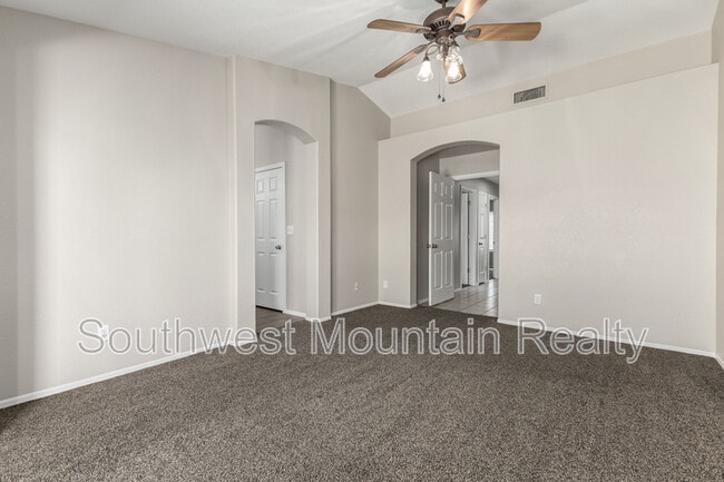 Building Photo - 5526 E Forge Ave