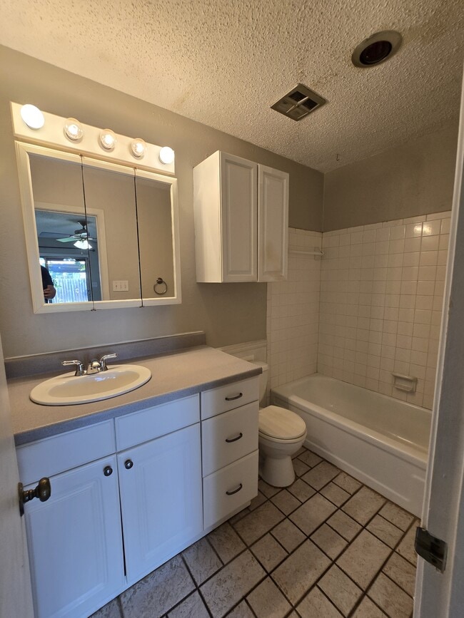 Building Photo - 4624 Leisure Ln