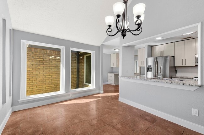 Building Photo - 8522 Scenic Green Dr