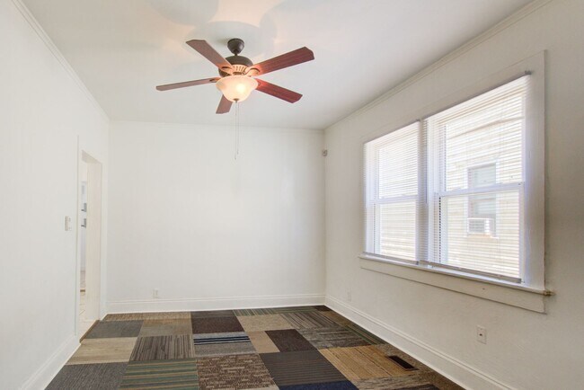 Building Photo - 6 Bed, 1.5 Bath Home in Granby School Dist...