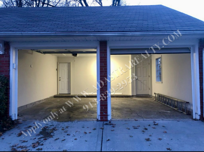 Building Photo - Charming Prairie Village Ranch Home-Availa...