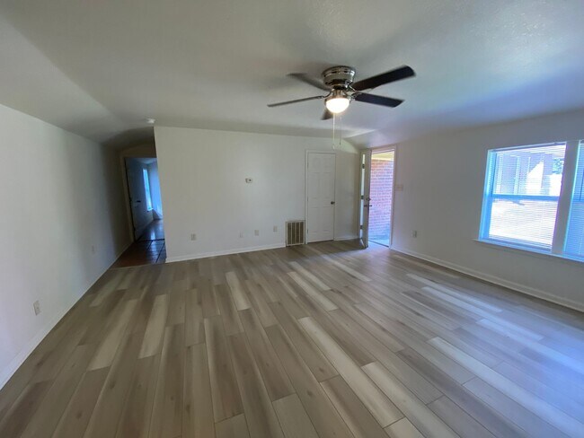 Building Photo - 1723 W Matthews Ave