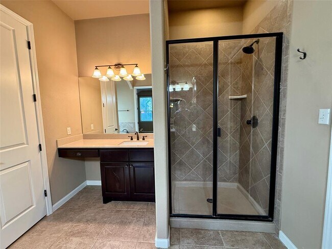 Building Photo - 2404 Sweetwater Ln