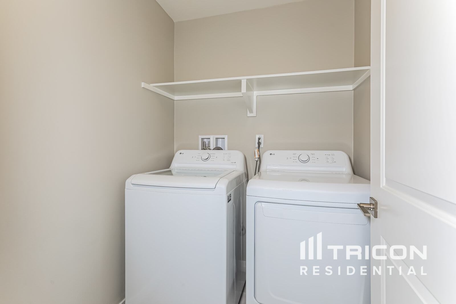 Building Photo - 31585 Dwight Dr